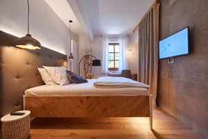 Room & Suite