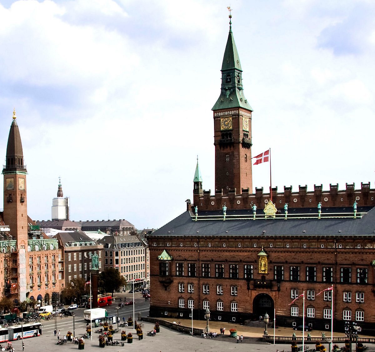 Время в копенгагене сейчас. Копенгаген ратуша. Ратушная площадь Копенгаген. Copenhagen City Hall. Копенгаген архитектура и достопримечательности.