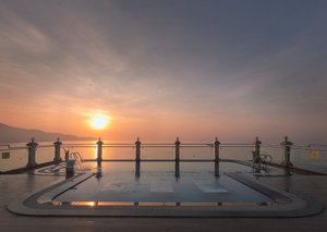 Pool & Beach
