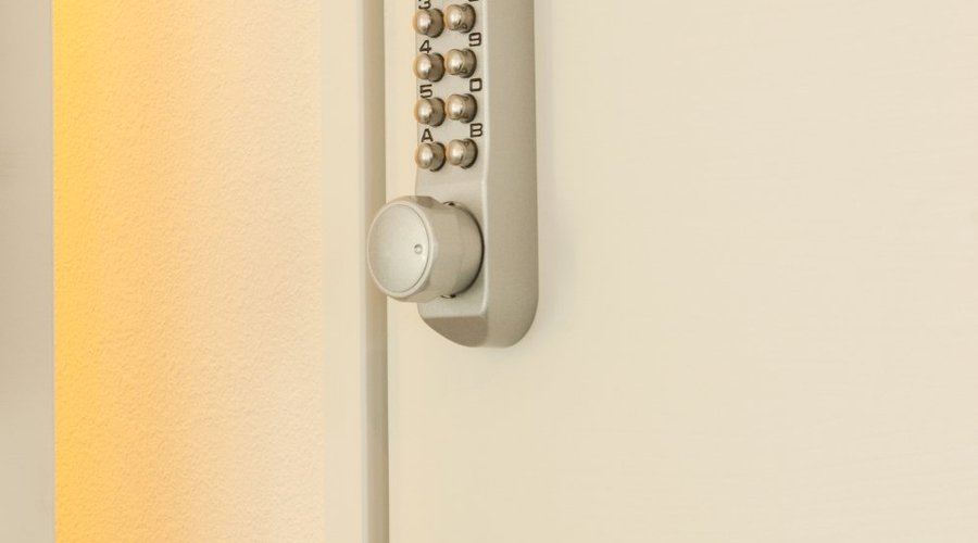 Room security 部屋セキュリティーも