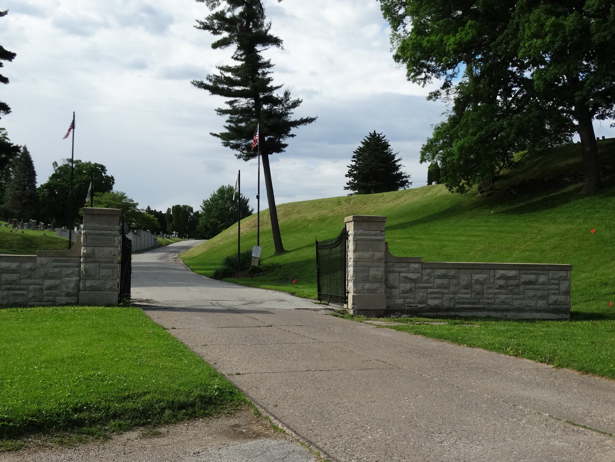 2023 Riverside Cemetery   The Entrance Of The Riverside 