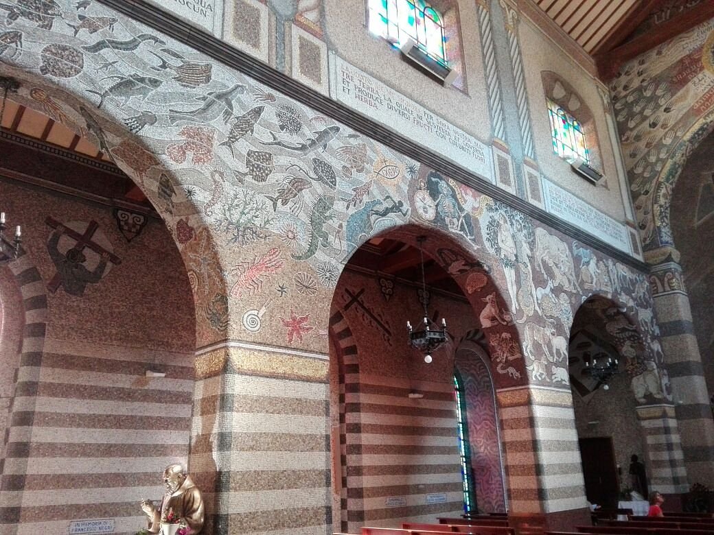 Chiesa Parrocchiale Di Maria Regina Chiesa parrocchiale di Regina Pacis, Fiuggi