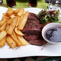 Melon à l'italienne, galette rustique, magret se canard, dame blanche et poire belle Hélène sans