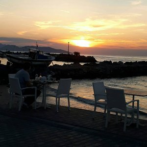 Gün sonunda güneşin Samos ile bulustuğu manzarada  bekliyoruz sizi..