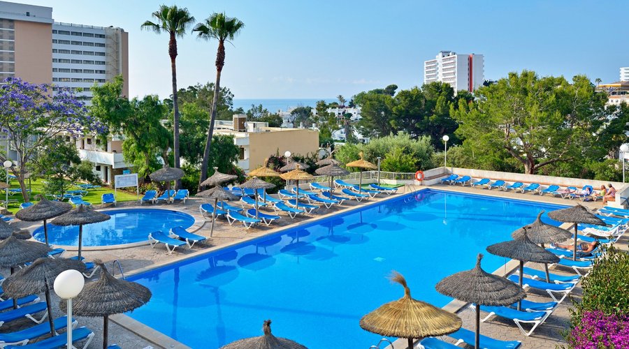 Piscina principal vista mar