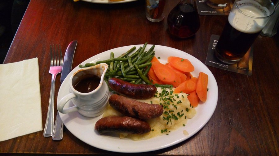 Saucisses purée légumes