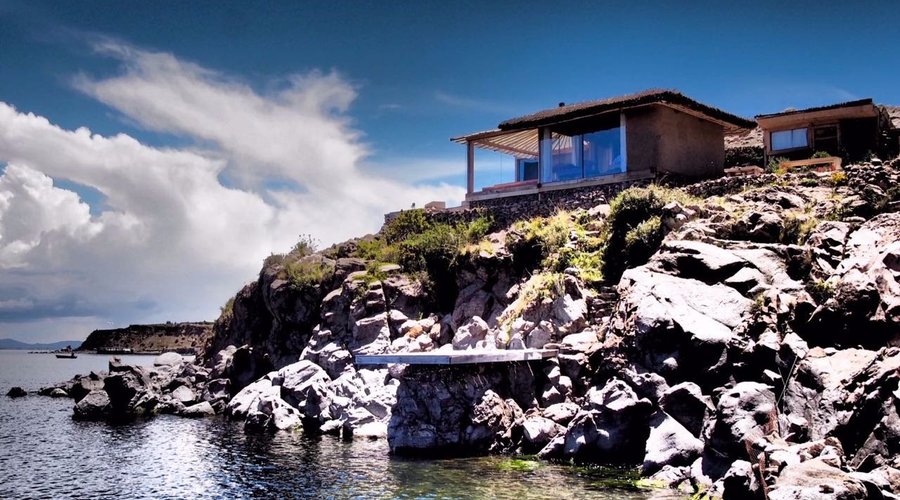 Just a few meters above the lake, stands our sundeck perfect for a nap or a Yoga session