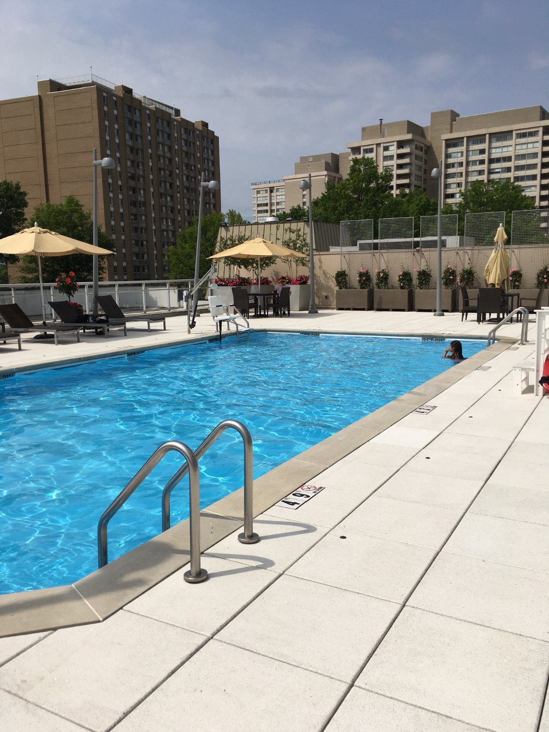 Courtyard by Marriott Bethesda Chevy Chase Pool: Pictures & Reviews ...