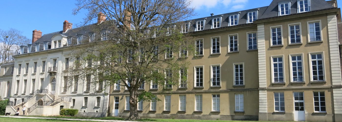 Façade arrière du Château ( côté Parc).