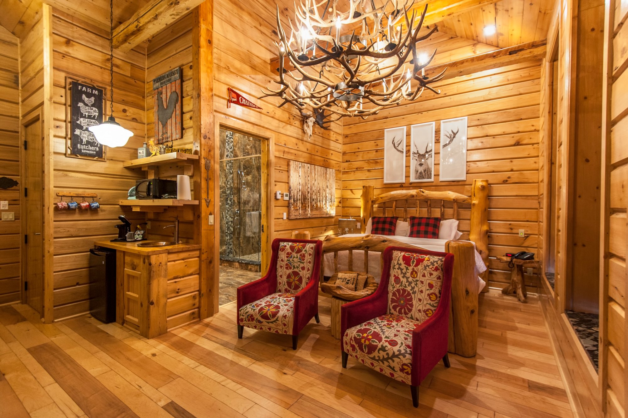 RETRO SUITES HOTEL Updated 2022 Reviews Chatham Ontario   Log Cabin 