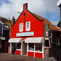 U herkent fotograaf Zwarthoed aan de rode gevel. Kom gezellig even binnen kijken als u ons ziet!