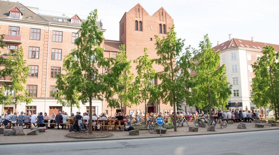 In summer time you can find us outside as well - for dinner og just a drink and a cake.