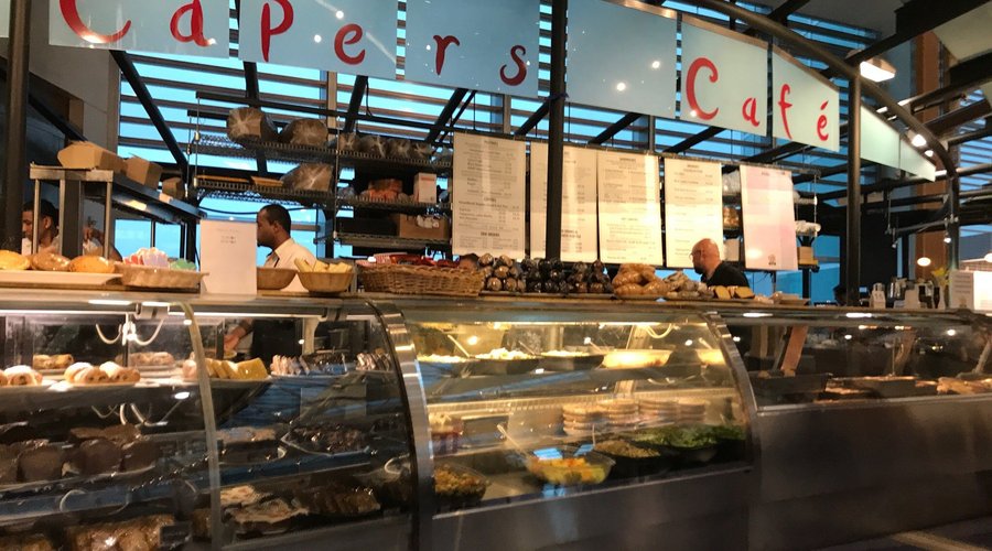 Capers Cafe et Le Bar