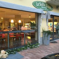 Il locale dall'esterno