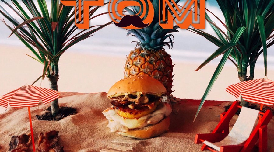 Tom : poulet grillé, raclette au lait cru, ananas rôti, sauce coco-curry, noix de cajou...