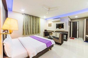 Hotel Heeralal in Bikaner, image may contain: Bed, Furniture, Lamp