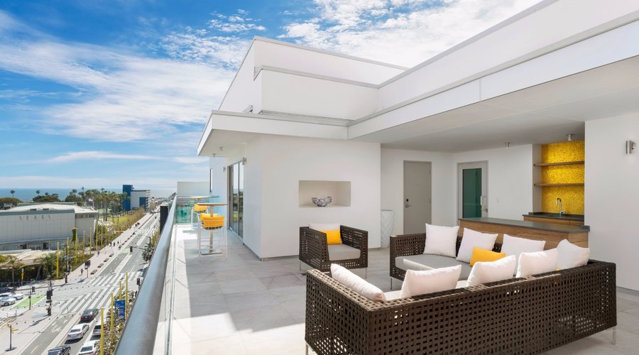 Pier View Executive Suite with Sundeck
