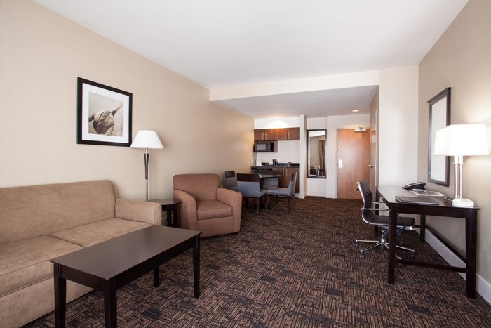 Radisson Hotel Edmonton Airport Rooms: Pictures & Reviews - Tripadvisor