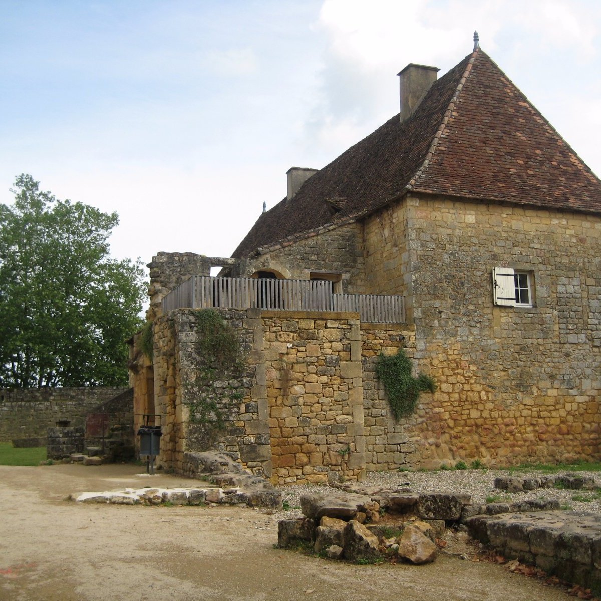 L'Abbaye de Saint-Avit-Sénieur, Saint-Avit-Senieur