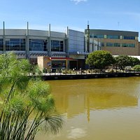 Contamos con un parque natural en medio de un gran Centro Comercial