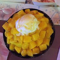 Yogurt-based mango bingsu