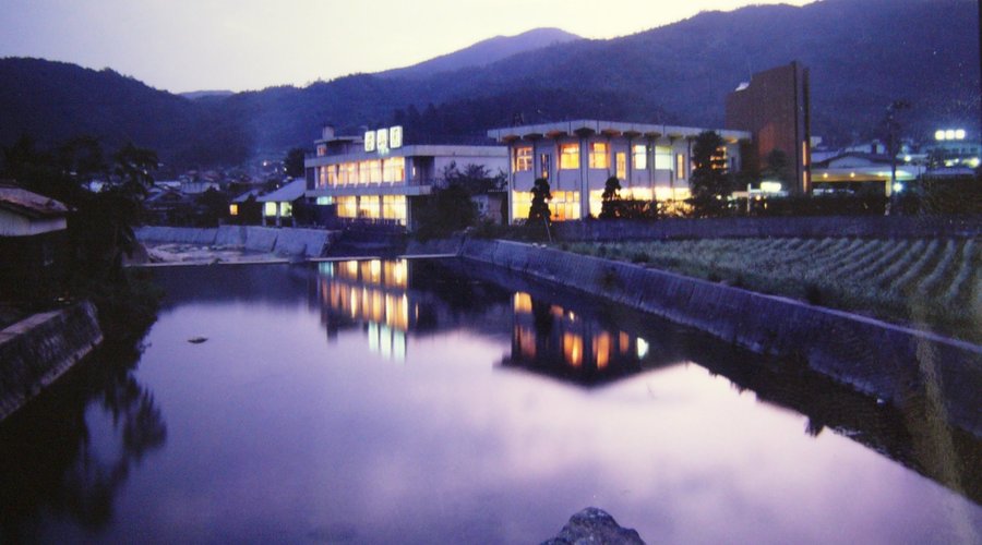 夕方の本館