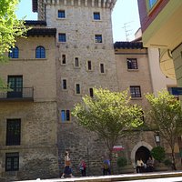 Bella torre de doña Orxanda parte muralla medieval