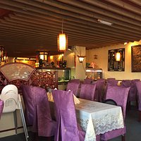 Klassisk "Kinarestaurant"
Aldri helt full, aldri helt tom....