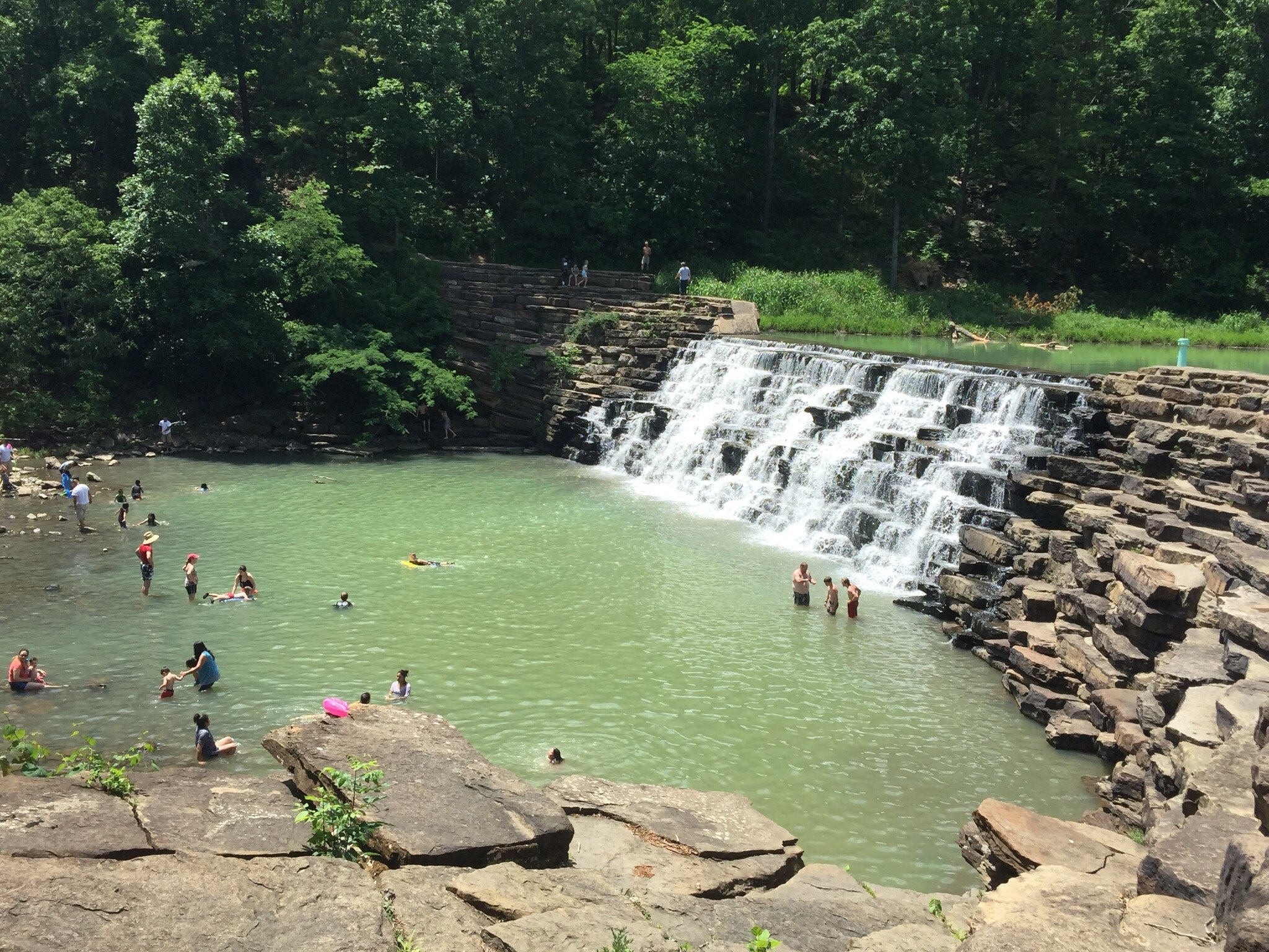 Devil's den state park hiking hotsell