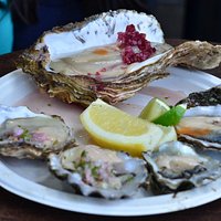 Large (!!!) sized oyster, and some medium and small sized ones