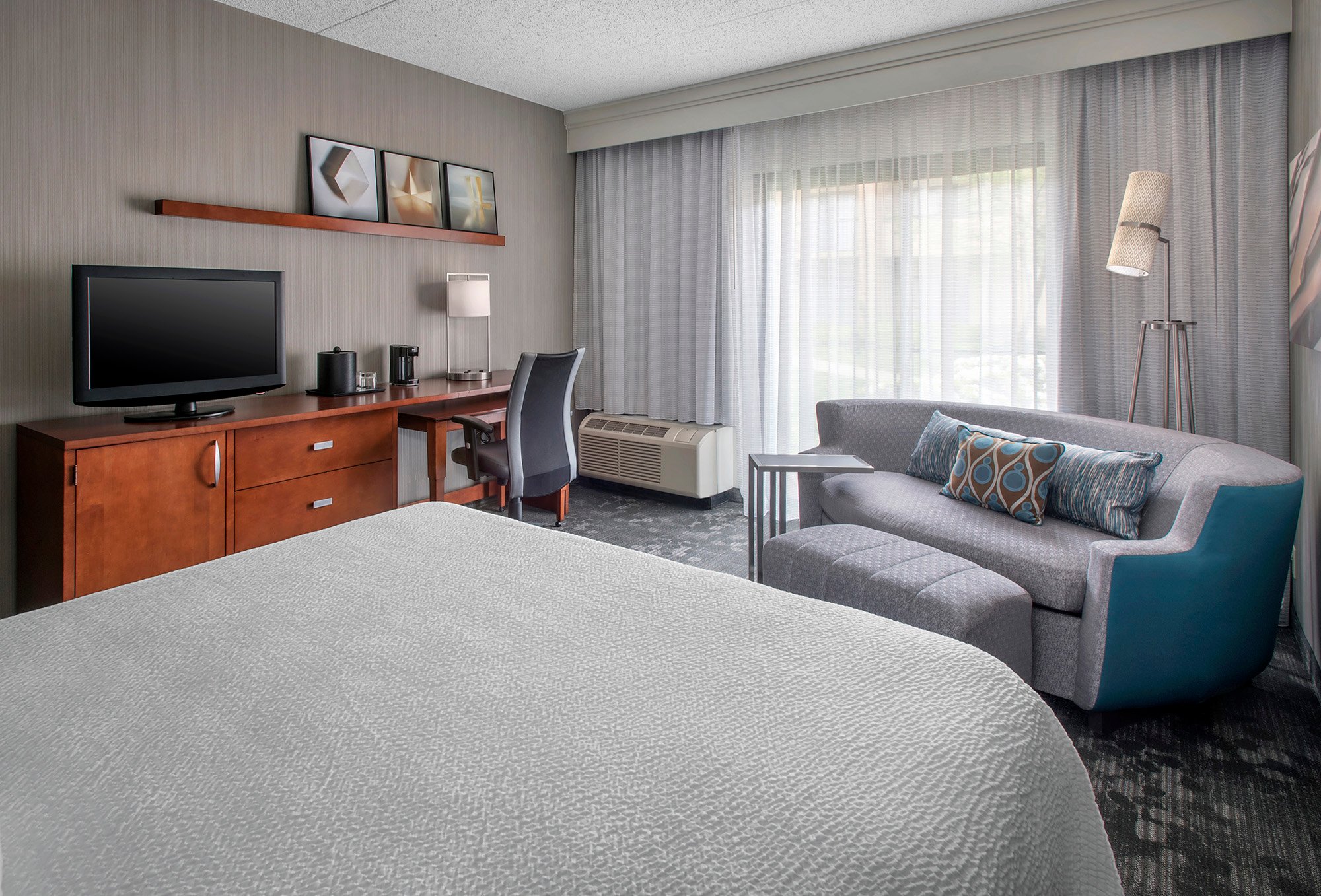 Hotel photo 23 of Courtyard by Marriott Newark Liberty International Airport.