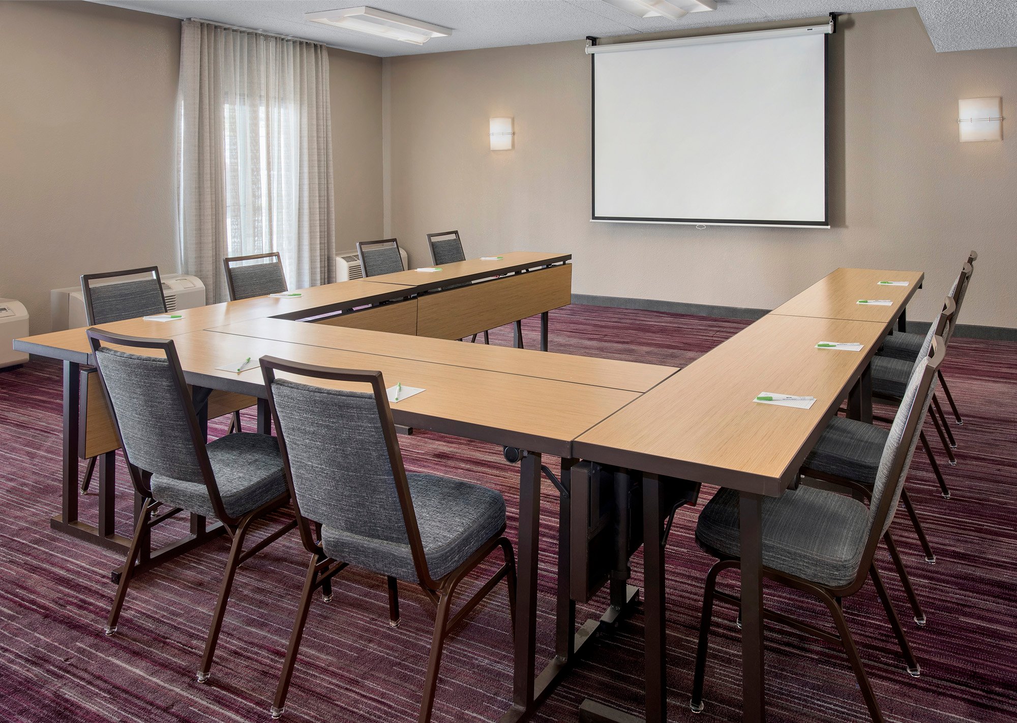 Hotel photo 2 of Courtyard by Marriott Newark Liberty International Airport.