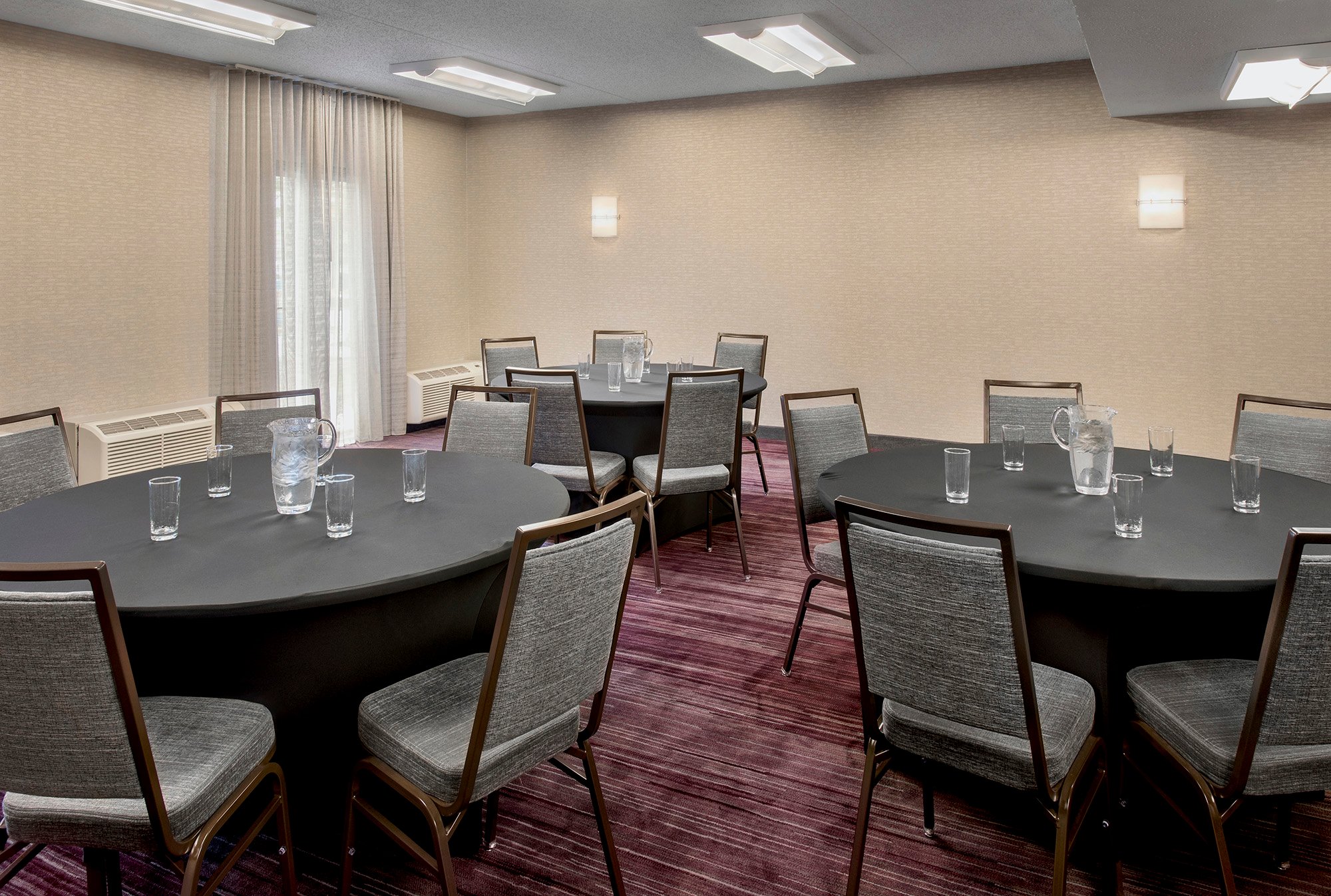 Hotel photo 22 of Courtyard by Marriott Newark Liberty International Airport.