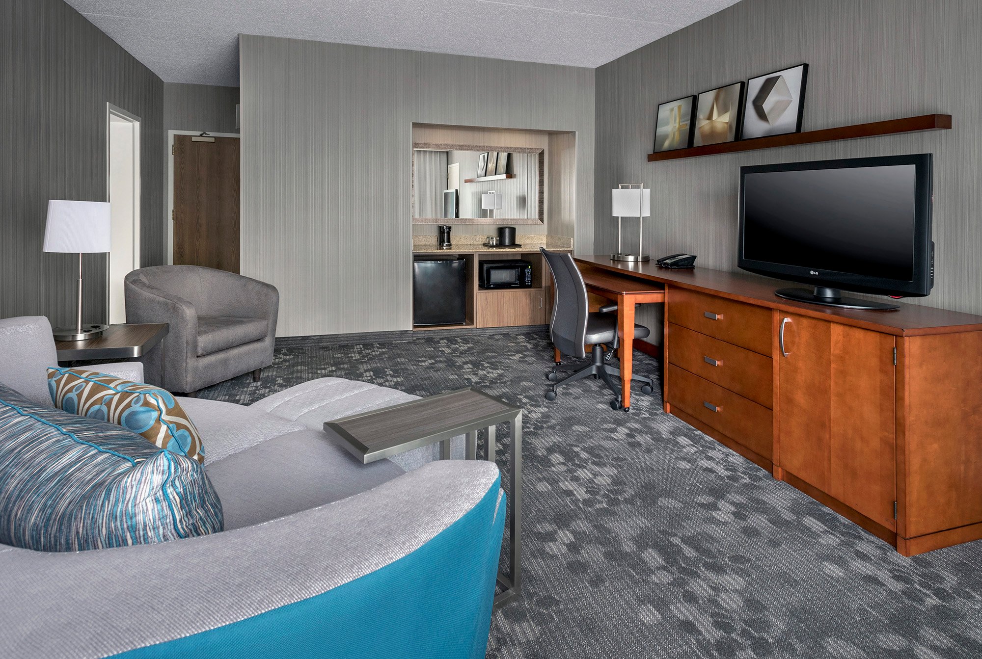 Hotel photo 5 of Courtyard by Marriott Newark Liberty International Airport.