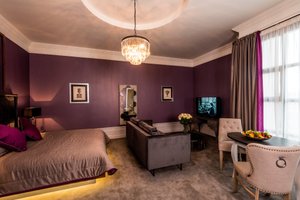 Room & Suite