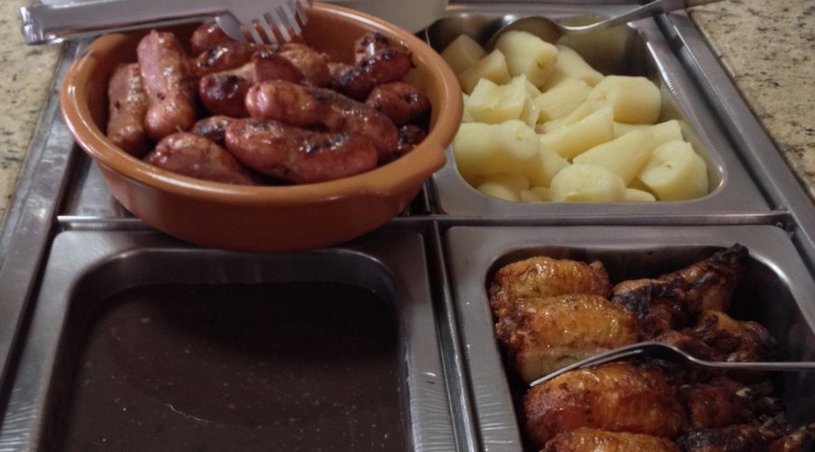 Comida caseira, saborosa e preparada com muito carinho!