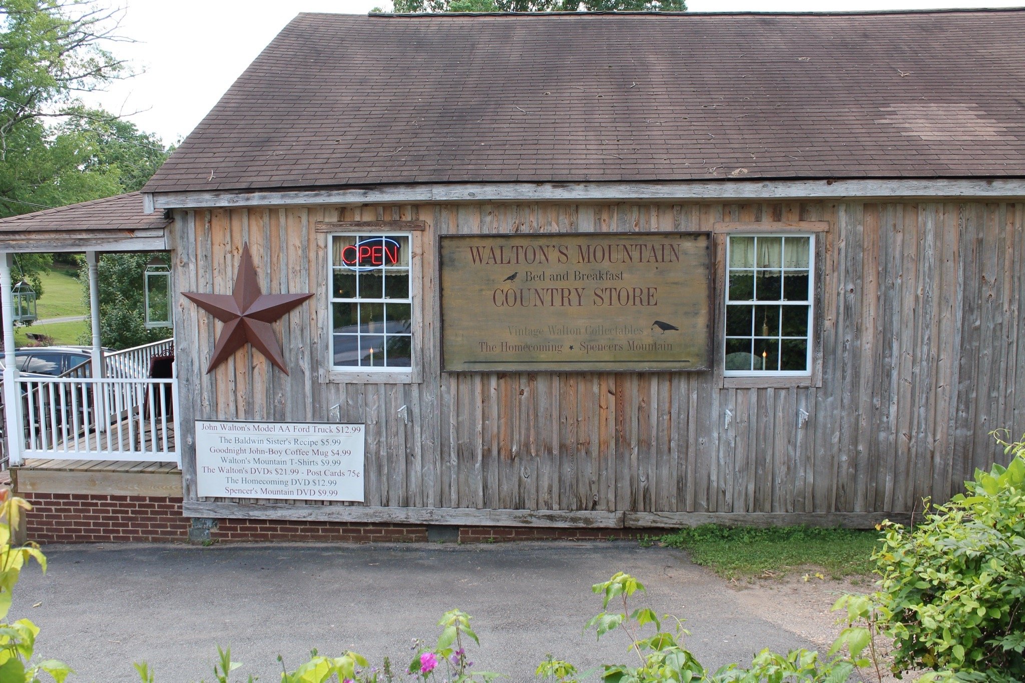 WALTONS MOUNTAIN BED AND BREAKFAST COUNTRY STORE (Schuyler, Virginie ...