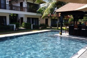Pool & Beach