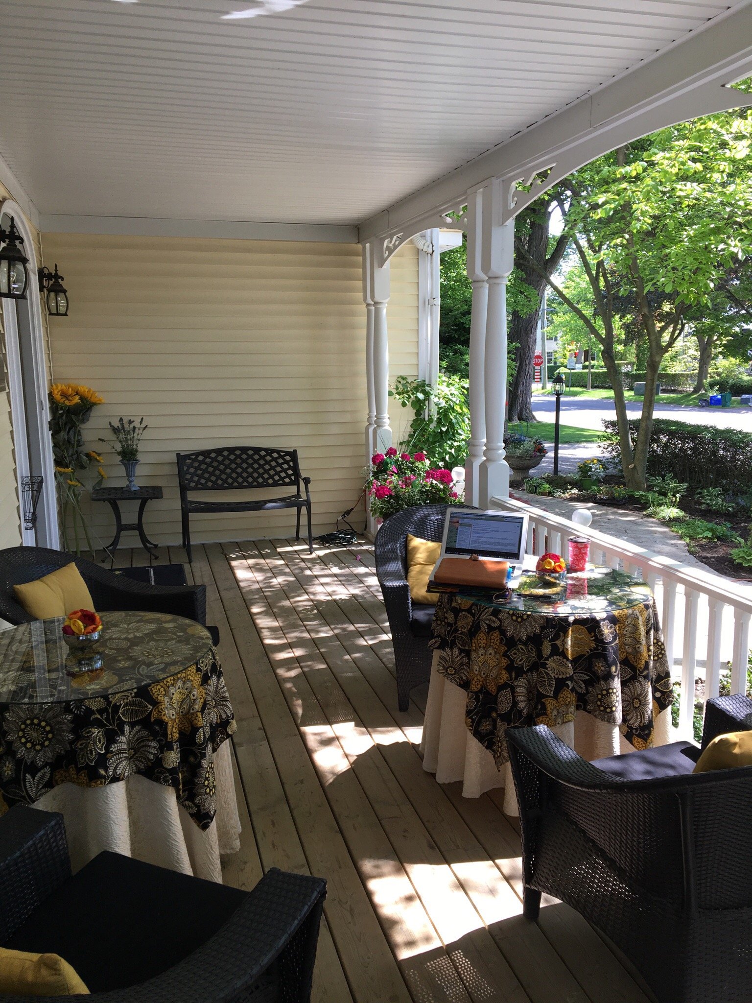 TWO BEES BED & BREAKFAST - B&B Reviews (Niagara-on-the-Lake, Ontario)