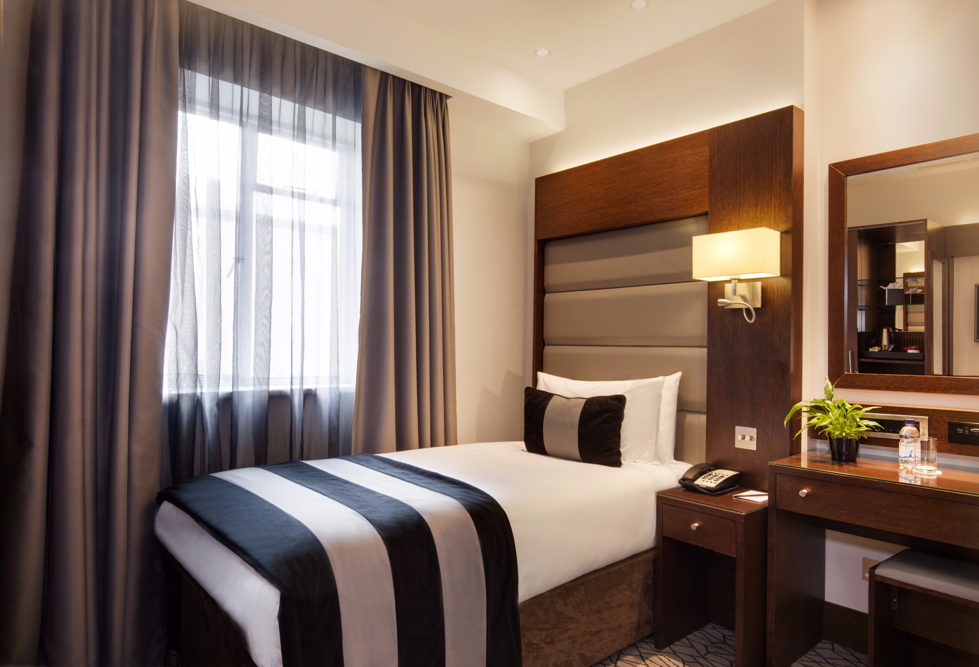 Hotel photo 8 of Park Grand Paddington Court.