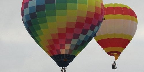 Южный шар. Израиль воздушный шар. Запуск воздушного шара. Запуск воздушных шаров в Индии. Шарики Израиль.