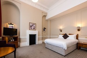 Room & Suite