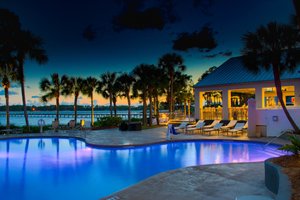 Pool & Beach