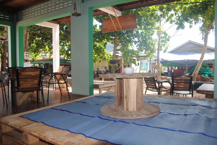 BONG'S GUESTHOUSE M'PAI BAY - Updated 2024 Prices & Hostel Reviews ...