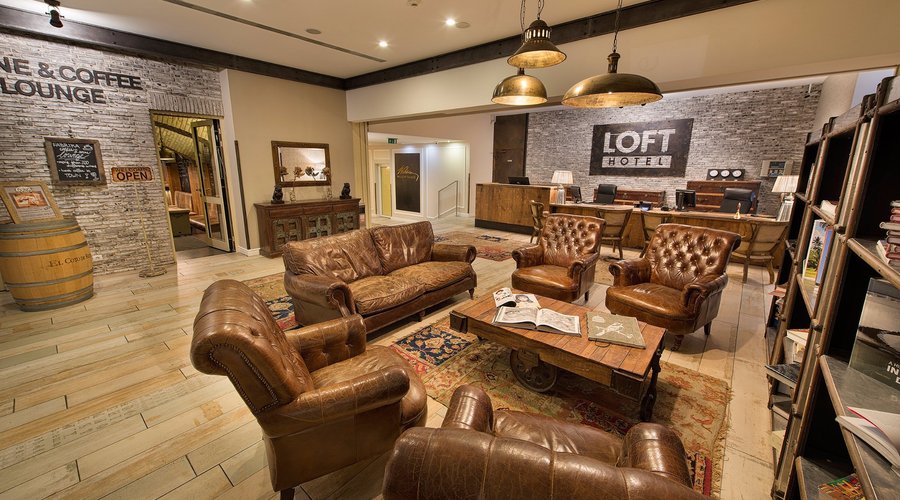 Hotel Lobby & Front desk