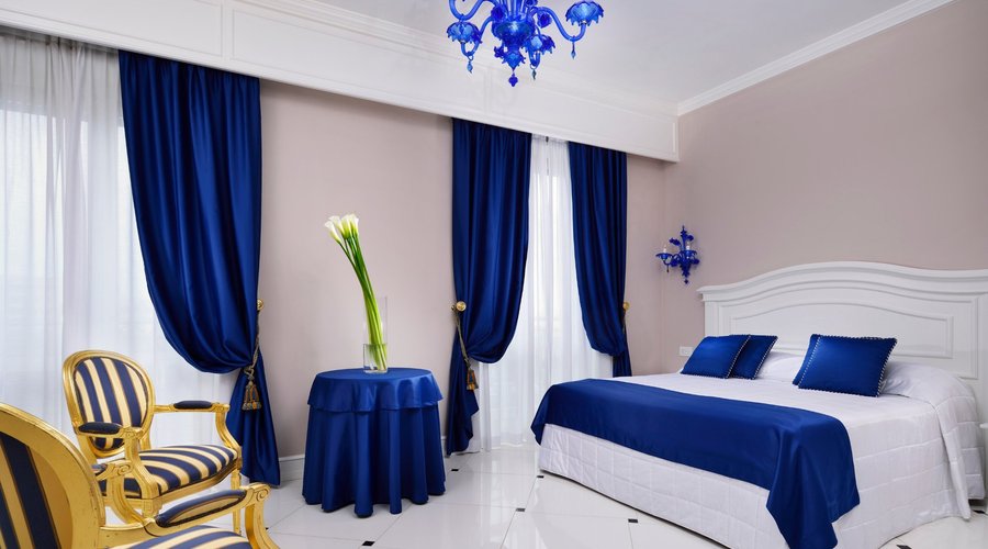 Exclusive room with side sea view and 2 balconies