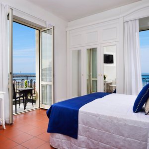 Panoramic Corner room with front sea view and 2 balconies
