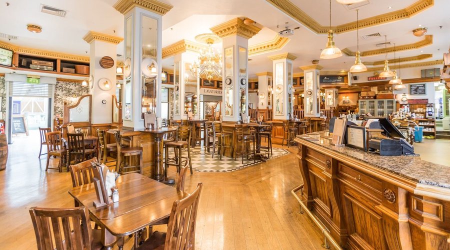 The Mad Bishop & Bear - Traditional English pub 