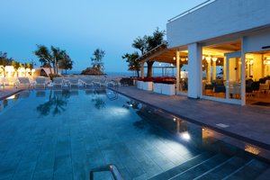 Piscina y playa