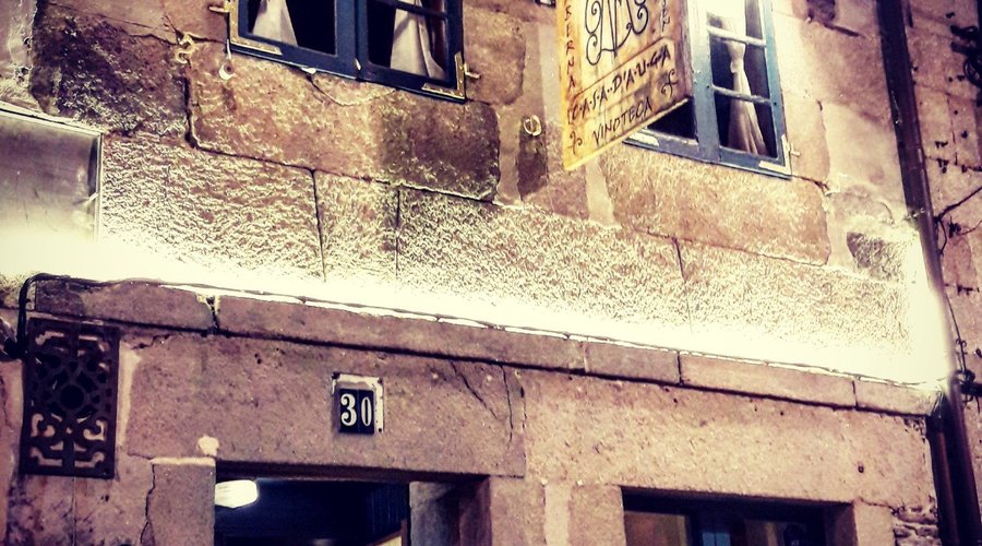 Fachada Nocturna. 